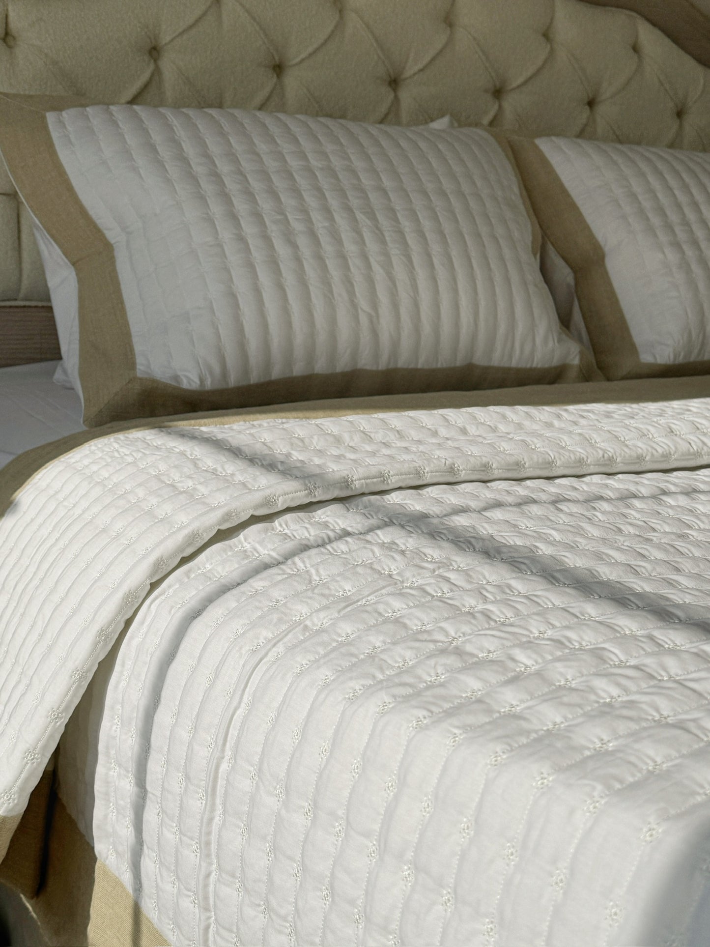 Azalea Linen Outline Quilt Set