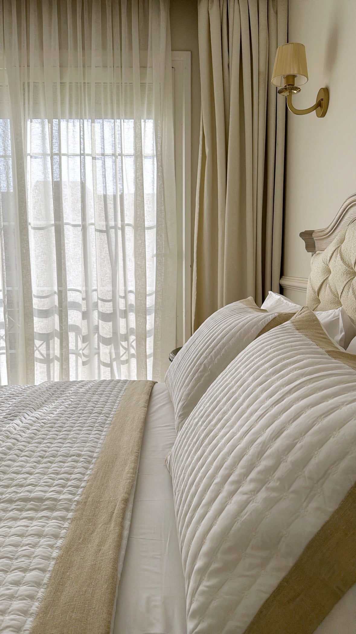 Azalea Linen Outline Quilt Set