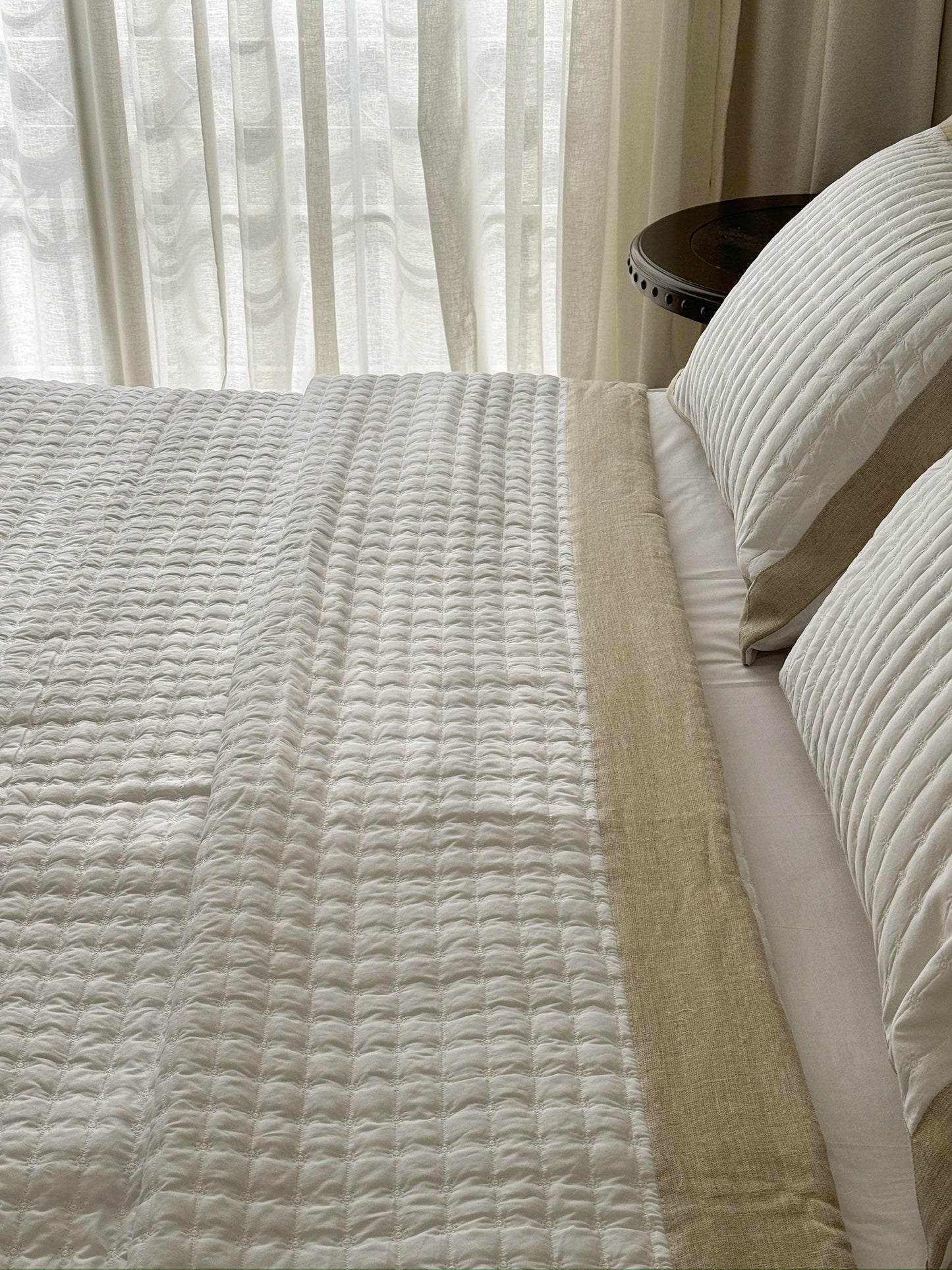 Azalea Linen Outline Quilt Set