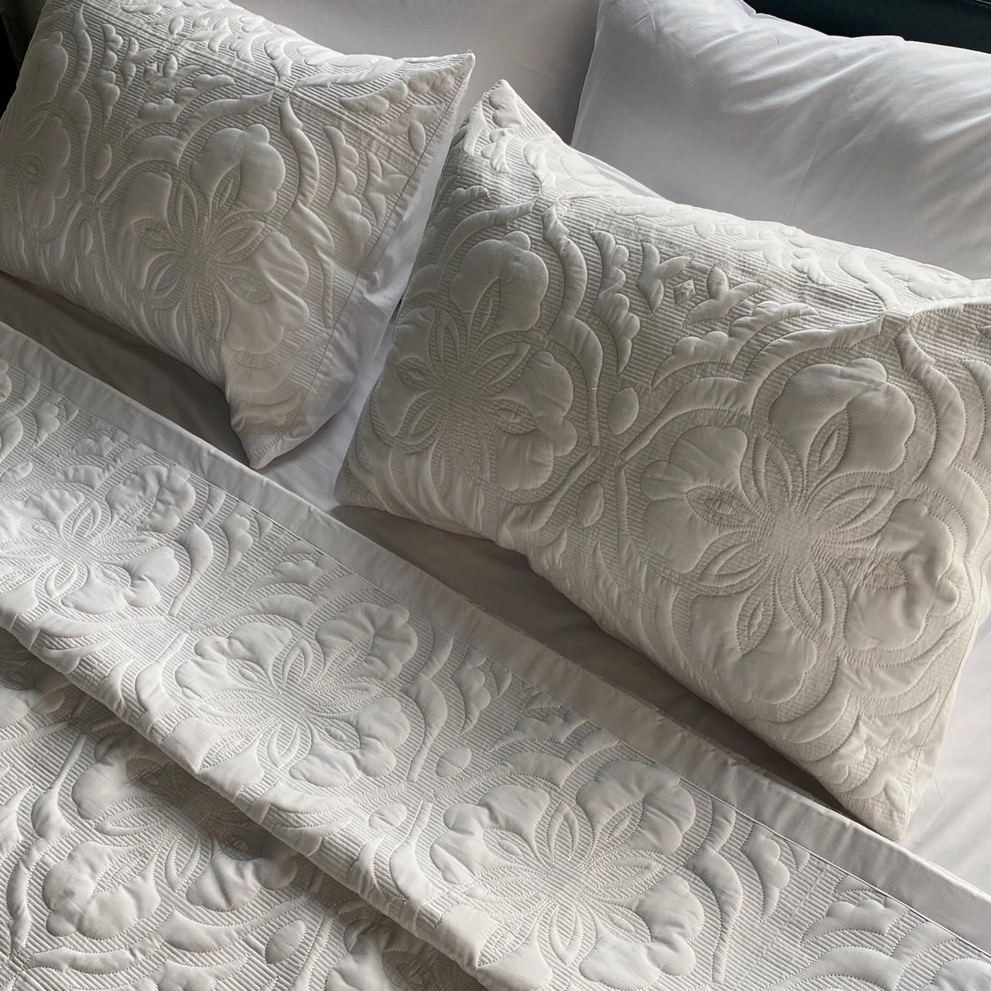 White Eunoia Quilt Set