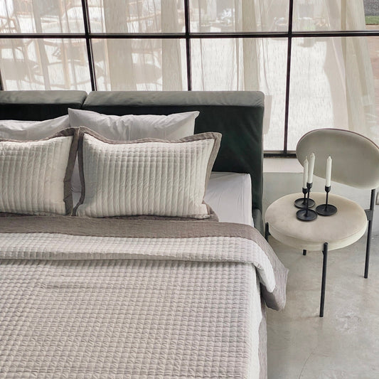 Azalea Linen Outline Quilt Set