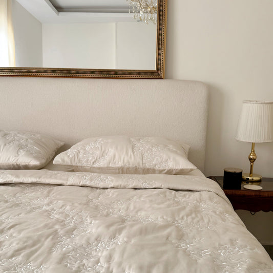 Cream Bloom Quilt Set