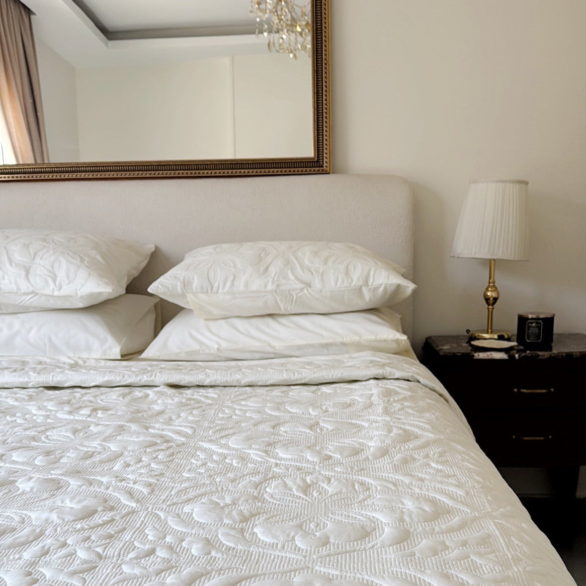 Offwhite Eunoia Quilt Set