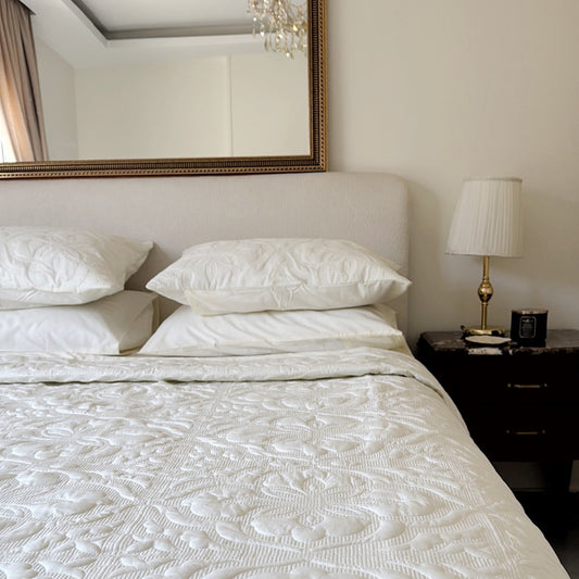 Offwhite Eunoia Quilt Set