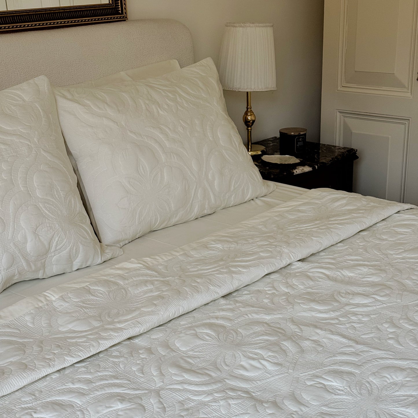 Offwhite Eunoia Quilt Set