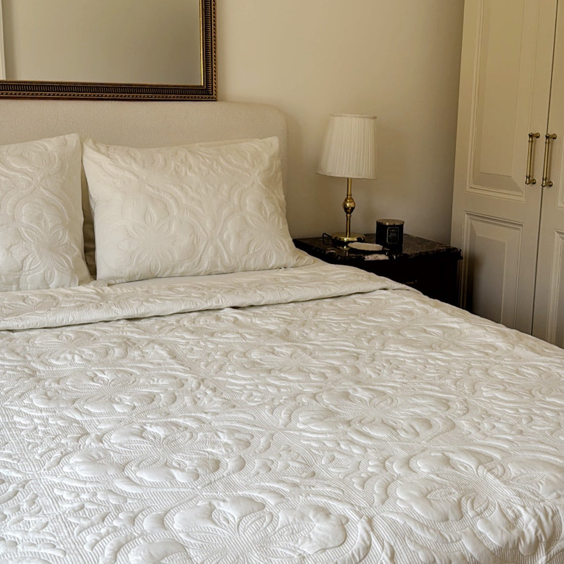 Offwhite Eunoia Quilt Set