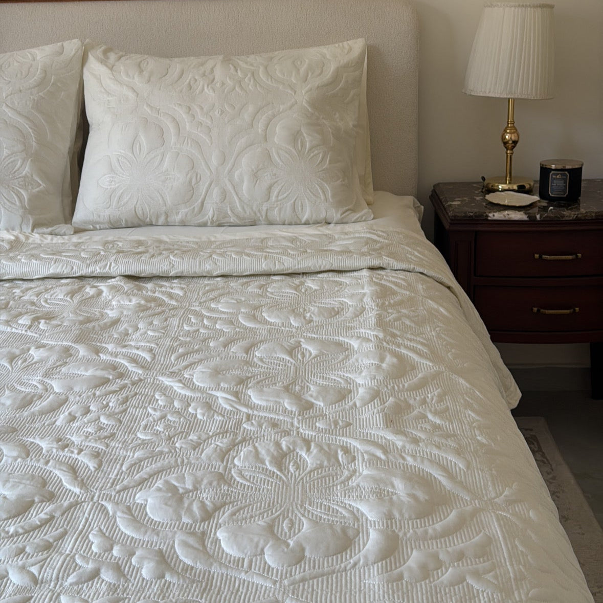 Offwhite Eunoia Quilt Set