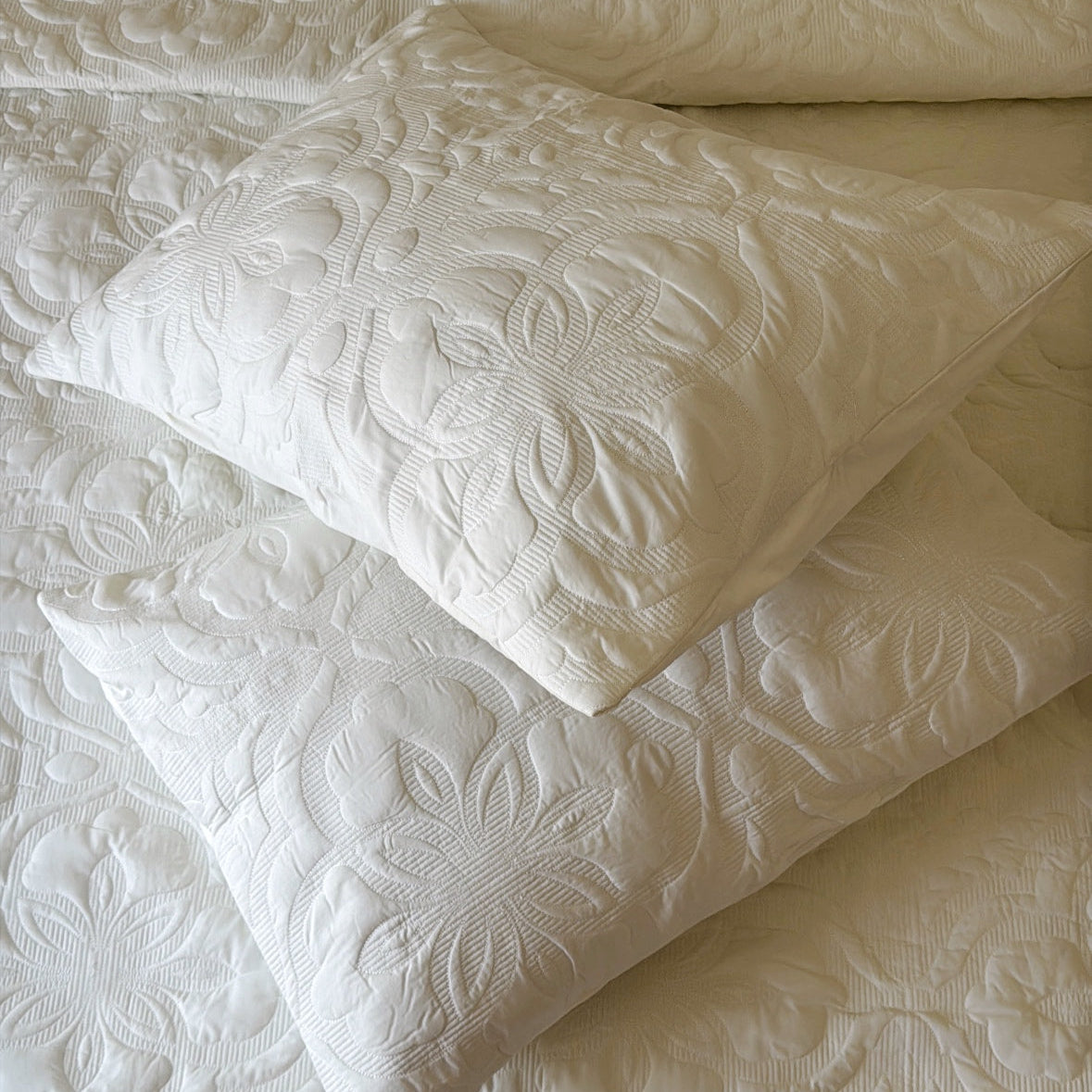 Offwhite Eunoia Quilt Set