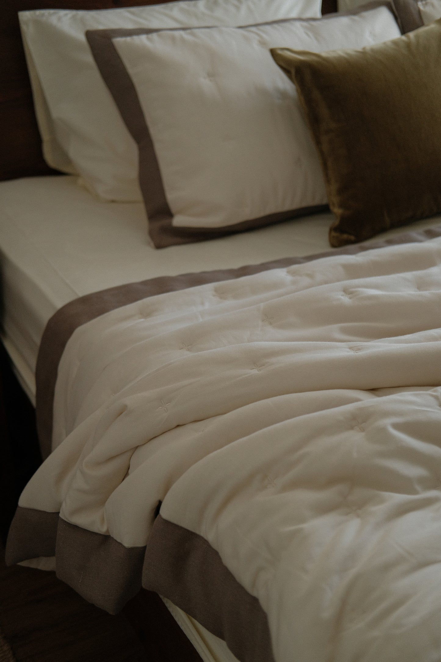 Ivoria Quilt Set