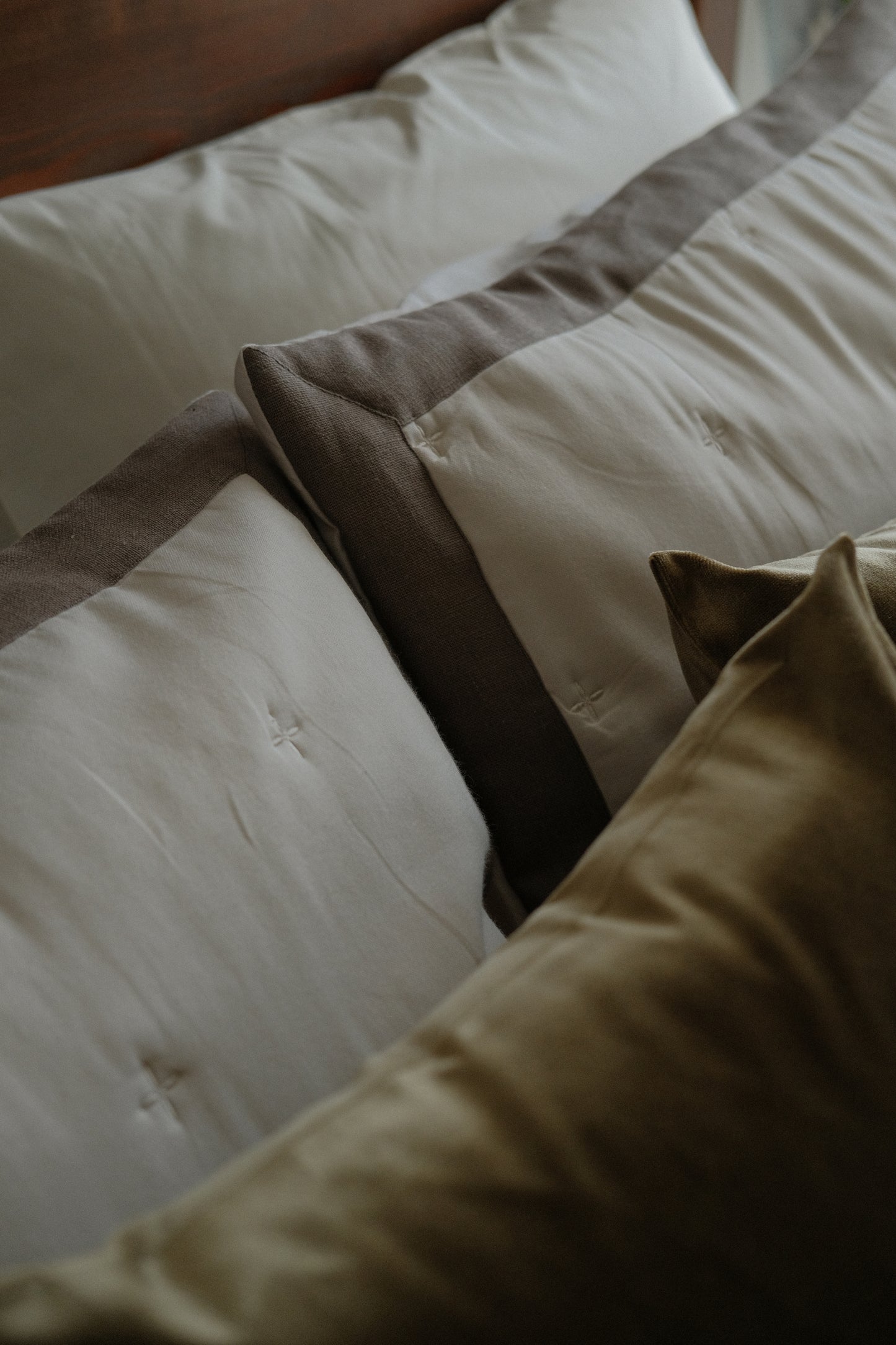 Ivoria Quilt Set
