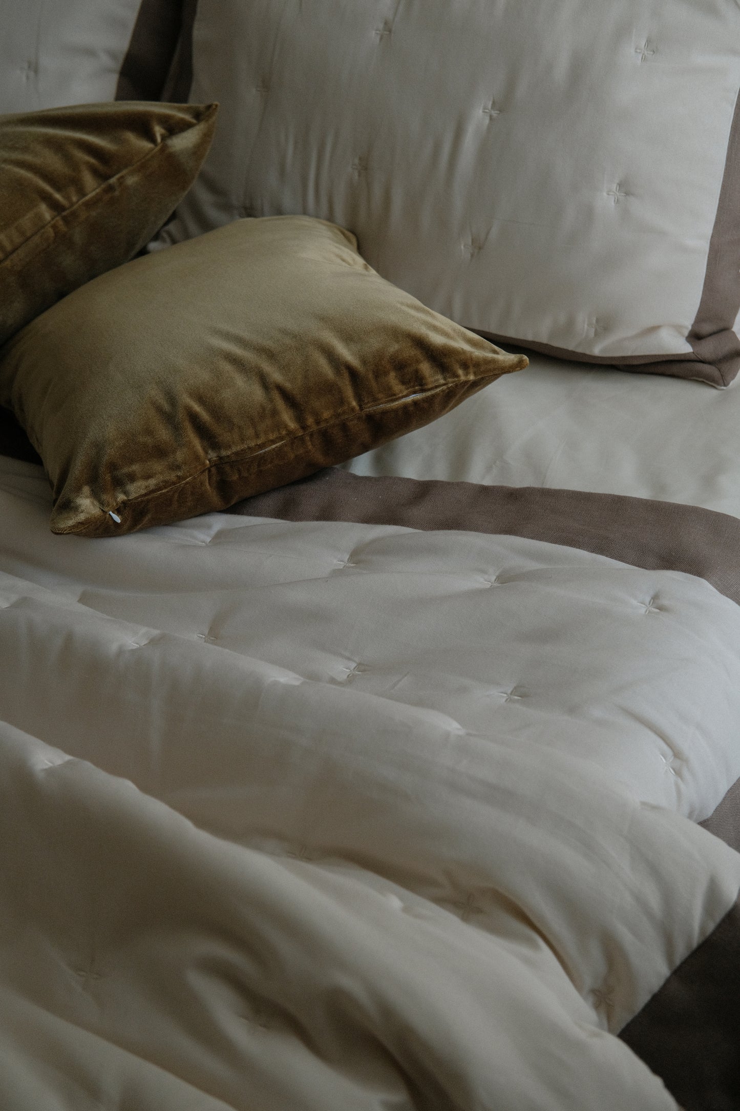 Ivoria Quilt Set