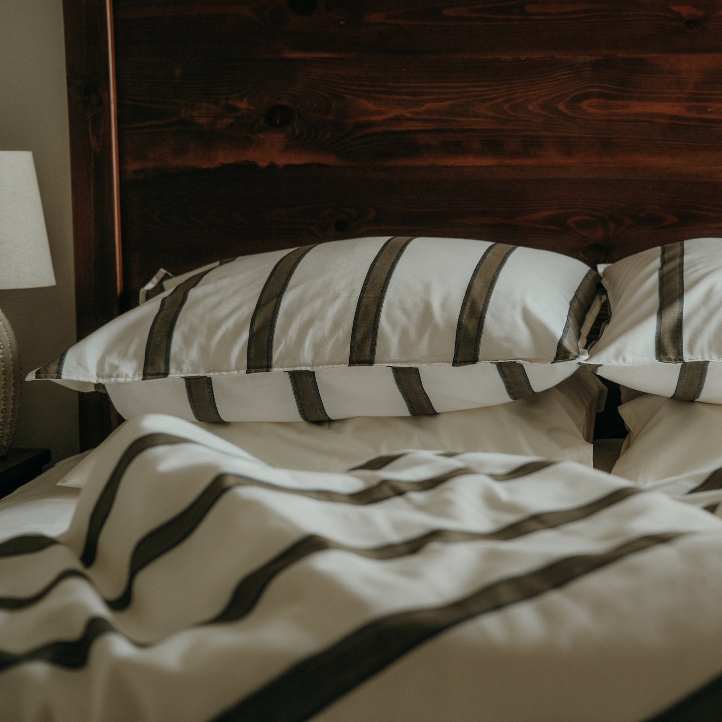 Noireline Fitted Sheet Set