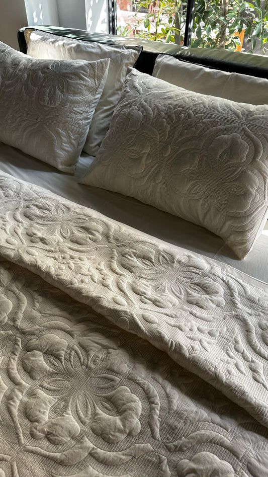 Offwhite Eunoia Quilt Set